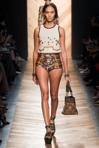 Look 10